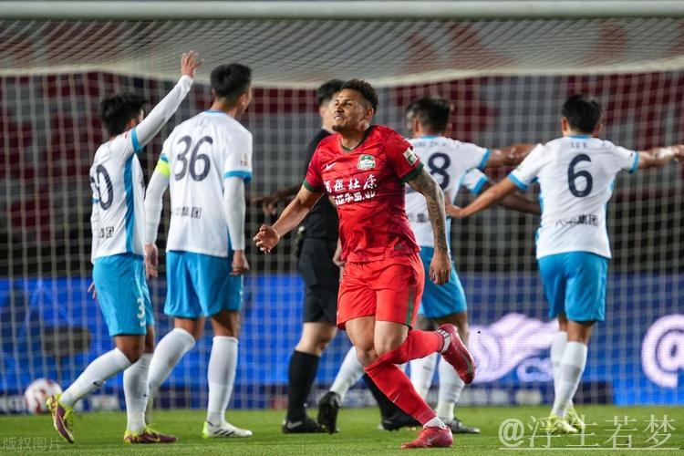 青岛西海岸补时绝杀连进两球3-2逆转河南队