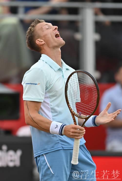 阿尔卡拉斯惊险翻盘，再夺火枪手杯冠军