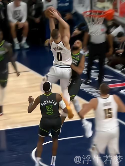 布劳恩精彩助攻 戈登凌空背扣暴扣